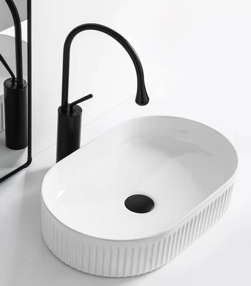 Lola Oval Basin